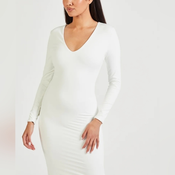 Because of Alice (BOA) Long Sleeve V Neck Midi Dress - Picture 2 of 3